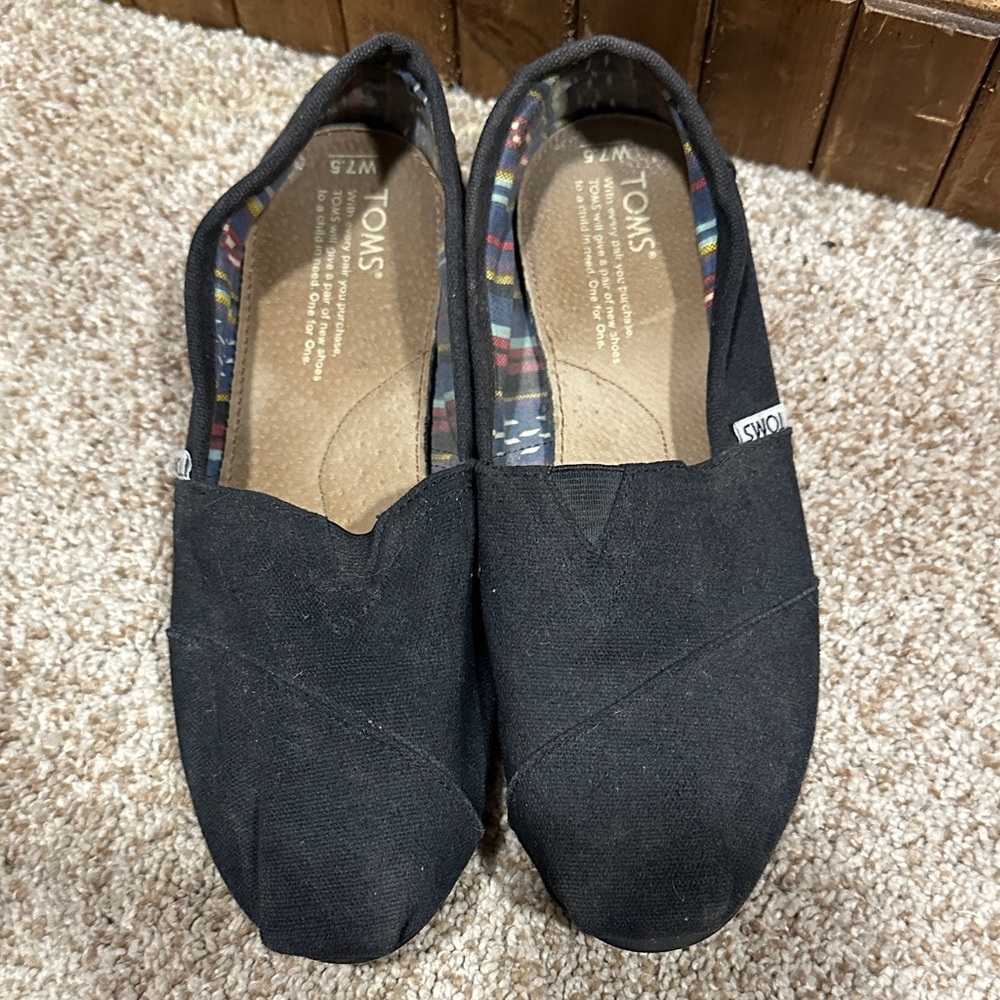 TOMS women  Black Canvas Slip-Ons
